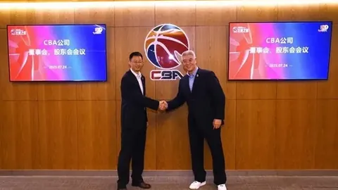 “怪物属性爆表，60分钟突破600级，登录即享四代翅膀赠送！”